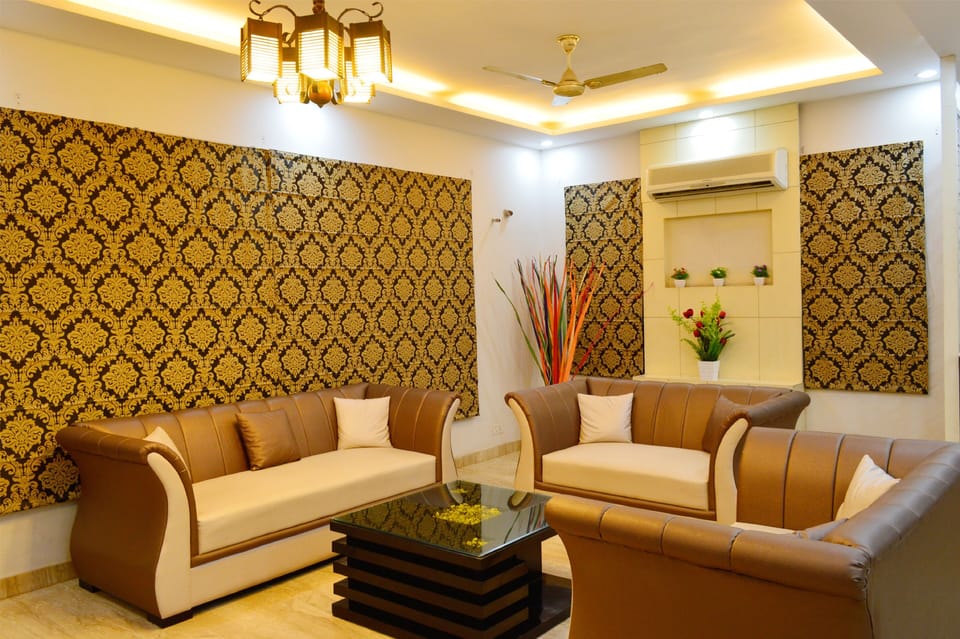 32-inch LED TV with satellite channels, TV
