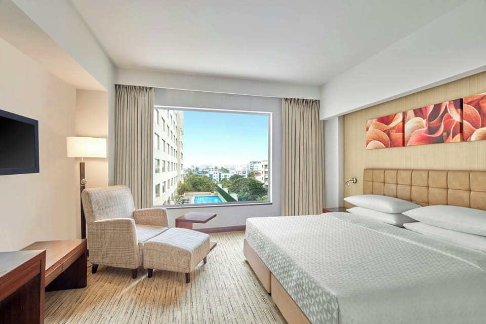 Studio, 1 King Bed | Down comforters, minibar, in-room safe, individually furnished