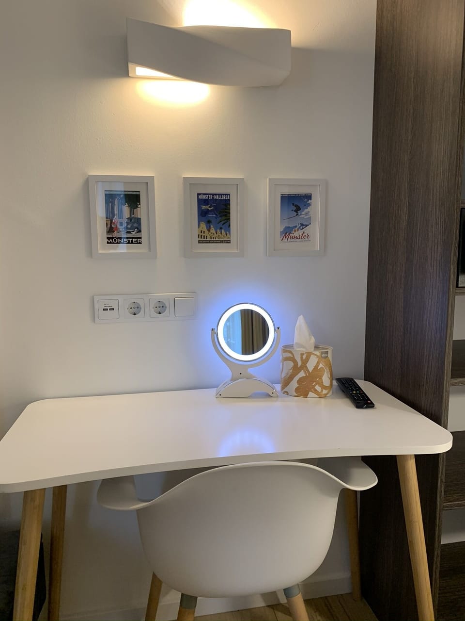 Classic Double Room, 1 Bedroom, Non Smoking, Refrigerator & Microwave | In-room dining