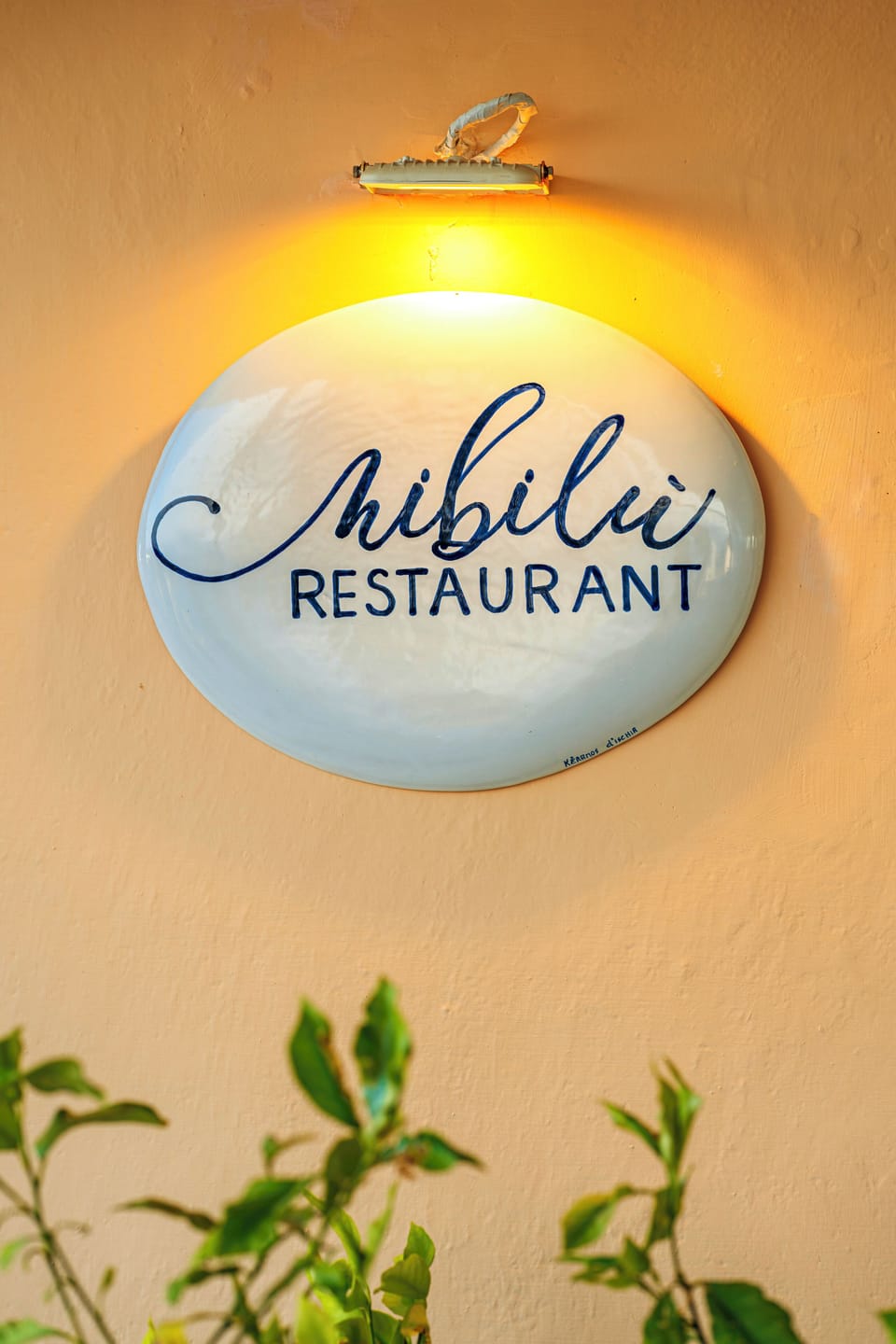 Breakfast, lunch and dinner served