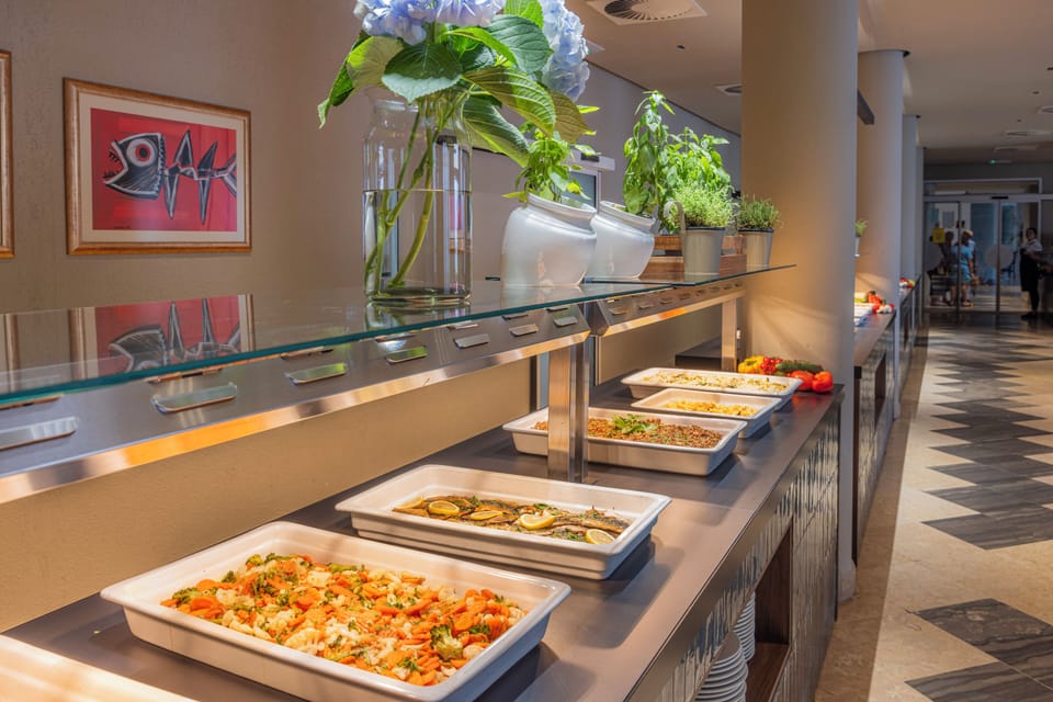 Mediterranean cuisine, alfresco dining 