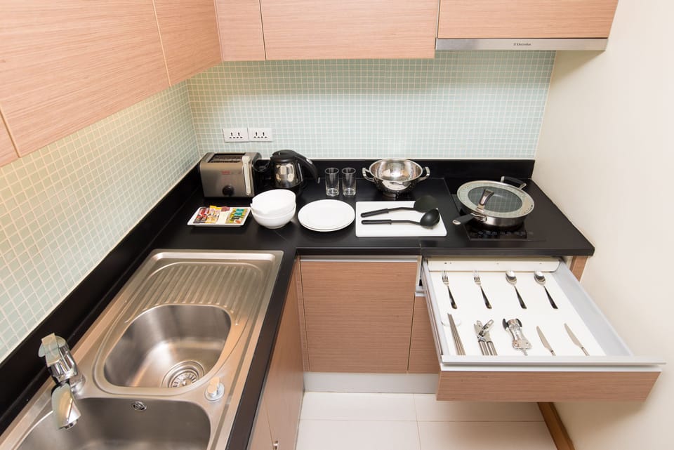 Full-size fridge, microwave, electric kettle, cookware/dishes/utensils