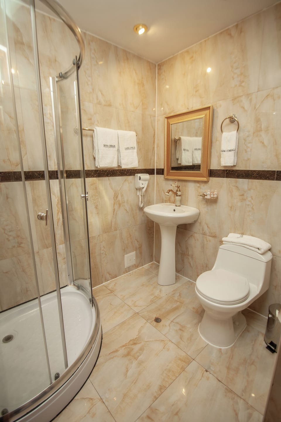 Shower, rainfall showerhead, free toiletries, hair dryer