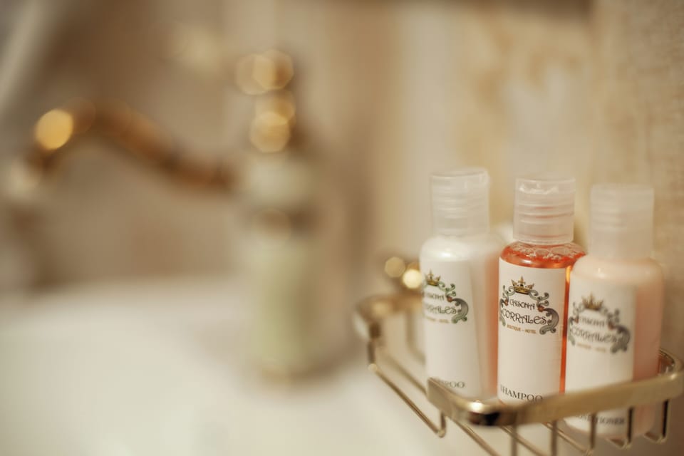 Superior Room, 1 King Bed | Bathroom | Shower, rainfall showerhead, free toiletries, hair dryer