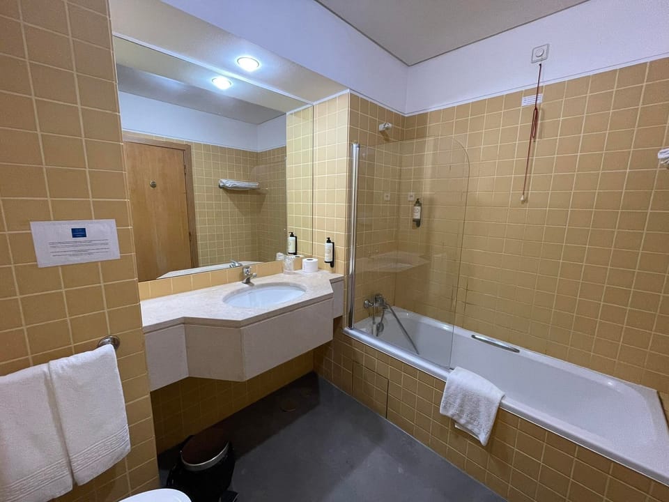 Free toiletries, bidet, towels
