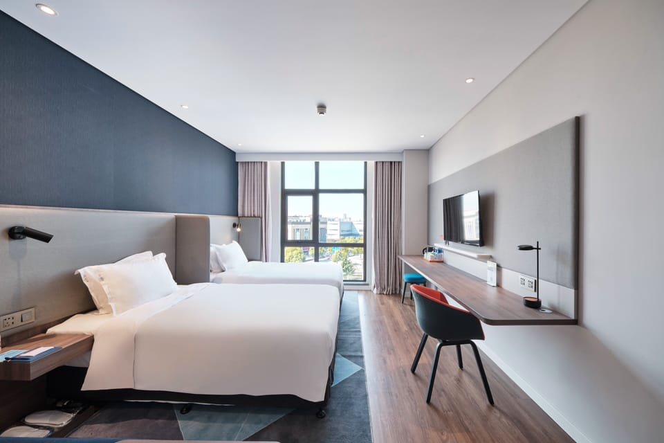 In-room safe, soundproofing, iron/ironing board, free WiFi