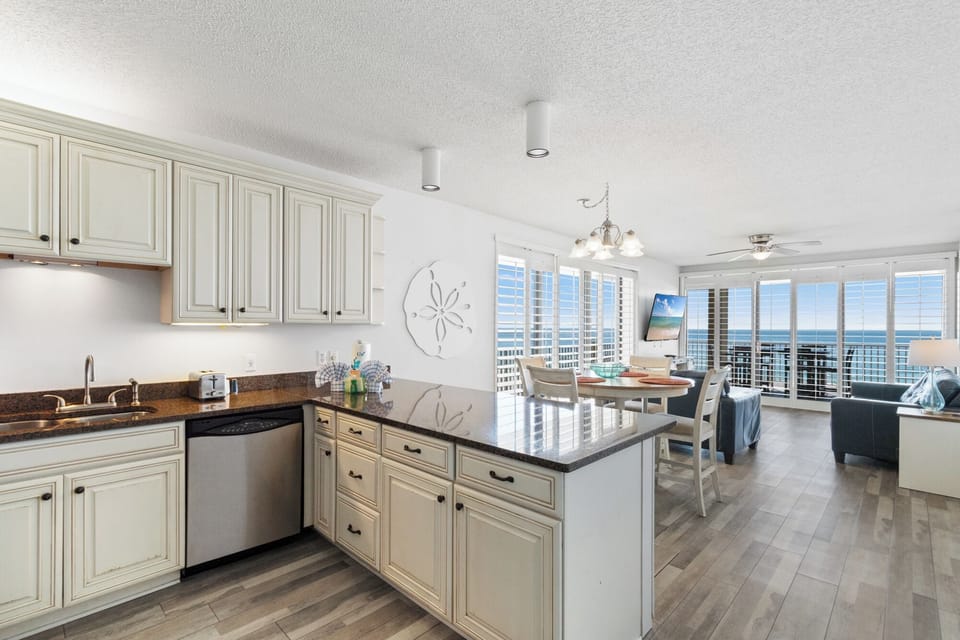 Signature Condo, 3 Bedrooms, Balcony, Beach View | Private kitchen | Fridge, microwave, oven, stovetop