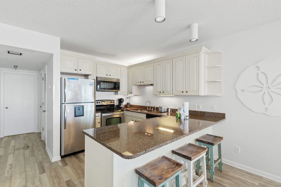 Signature Condo, 3 Bedrooms, Balcony, Beach View | Private kitchen | Fridge, microwave, oven, stovetop