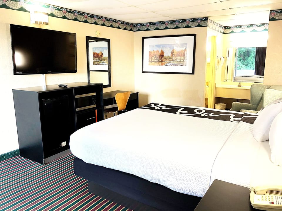 Desk, iron/ironing board, free WiFi, bed sheets