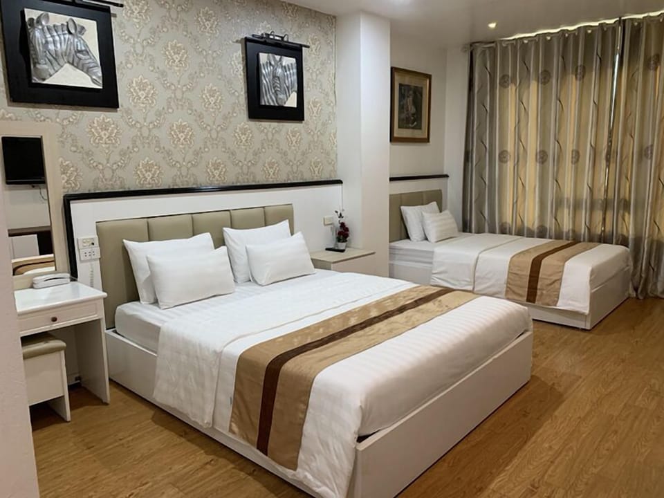 Family Room | Minibar, desk, blackout drapes, free WiFi