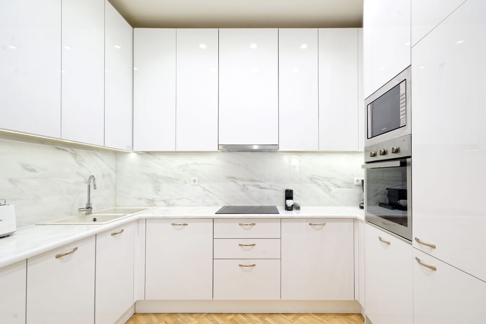 Deluxe Apartment, 3 Bedrooms, Terrace, Park View | Private kitchen | Full-size fridge, microwave, oven, stovetop