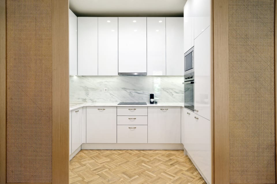 Deluxe Apartment, 3 Bedrooms, Terrace, Park View | Private kitchen | Full-size fridge, microwave, oven, stovetop