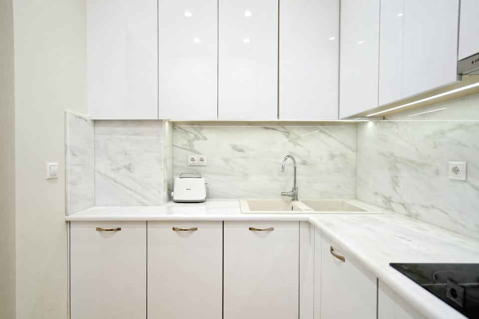 Deluxe Apartment, 3 Bedrooms, Terrace, Park View | Private kitchen | Full-size fridge, microwave, oven, stovetop