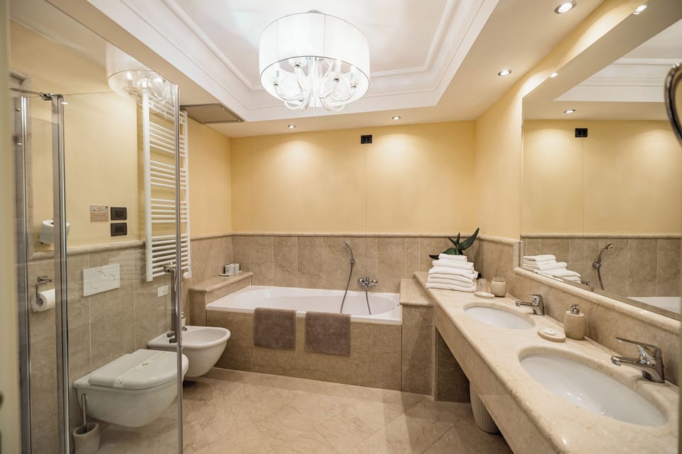 Exclusive Suite | Bathroom | Free toiletries, hair dryer, slippers, bidet