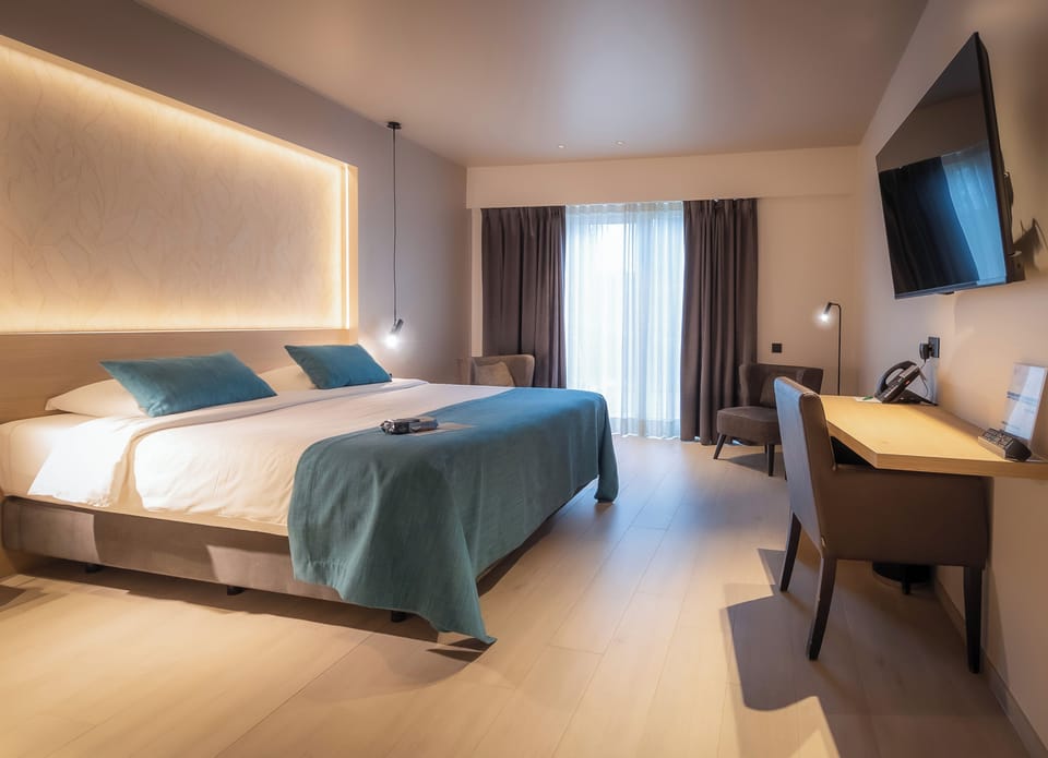 Superior Double Room | In-room safe, desk, laptop workspace, blackout drapes