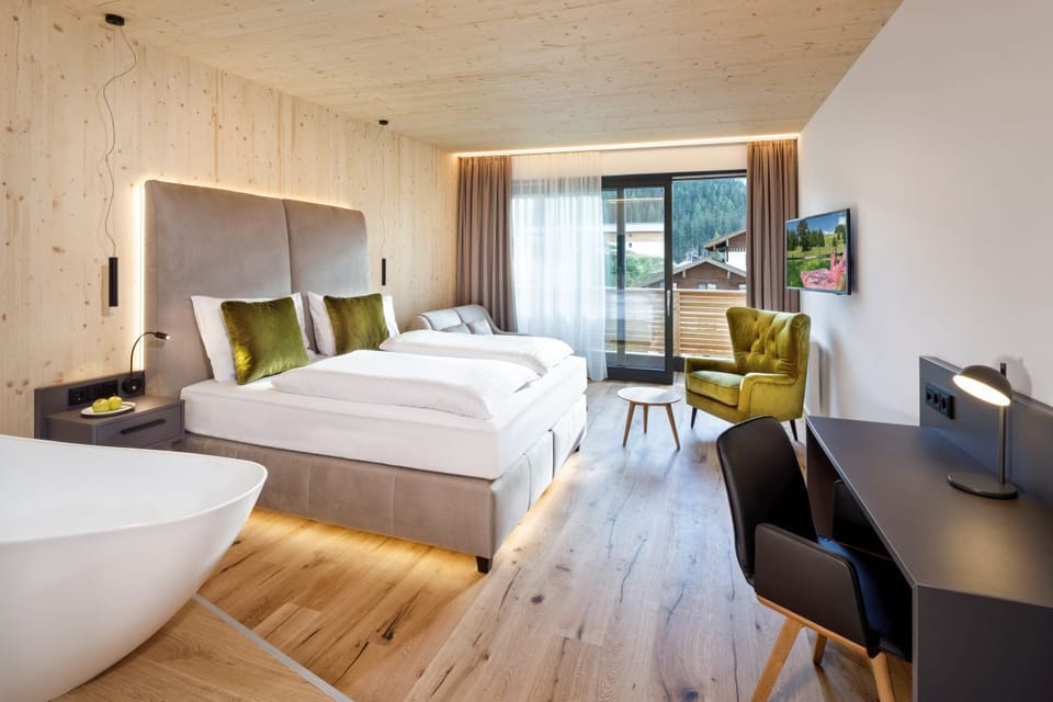 Junior Suite, 1 Queen Bed, Mountain View | Mountain view