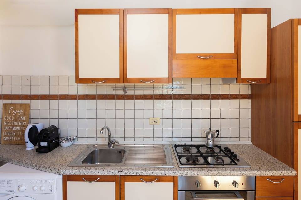 Apartment, 3 Bedrooms | Private kitchen | Fridge, oven, electric kettle, cookware/dishes/utensils