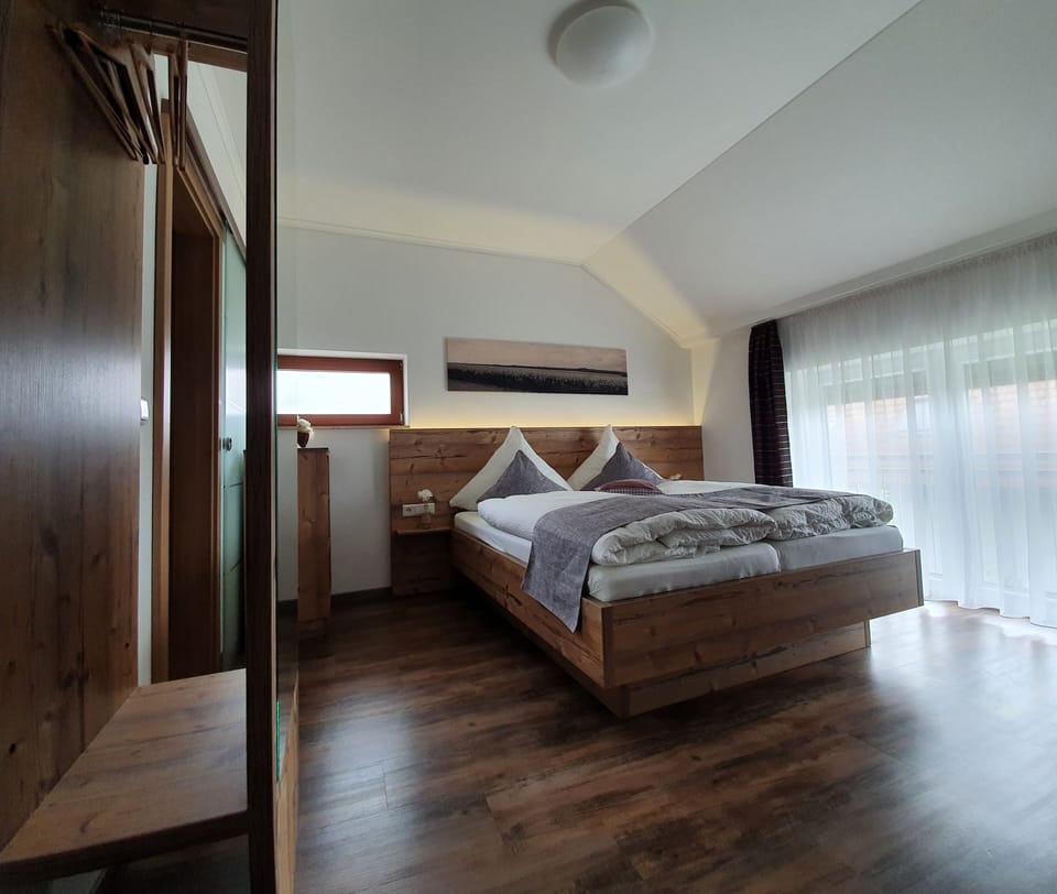 Comfort Double Room | Free WiFi, bed sheets
