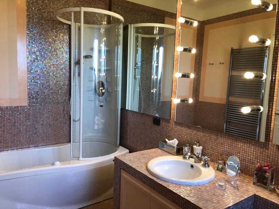 Double or Twin Room | Bathroom | Free toiletries, hair dryer, towels, soap