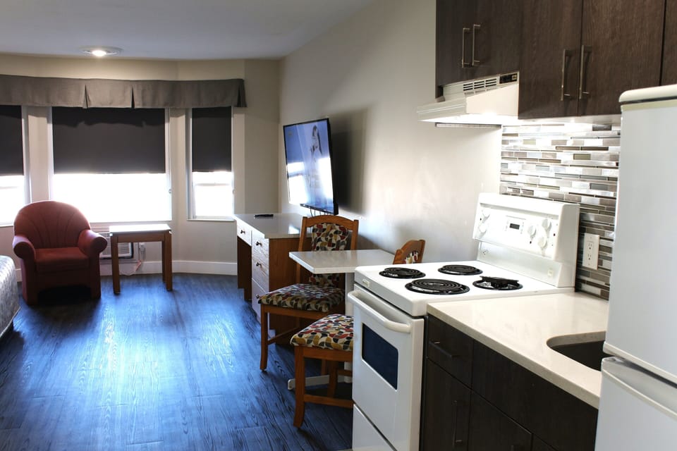 Standard Double Room, 2 Queen Beds | In-room dining