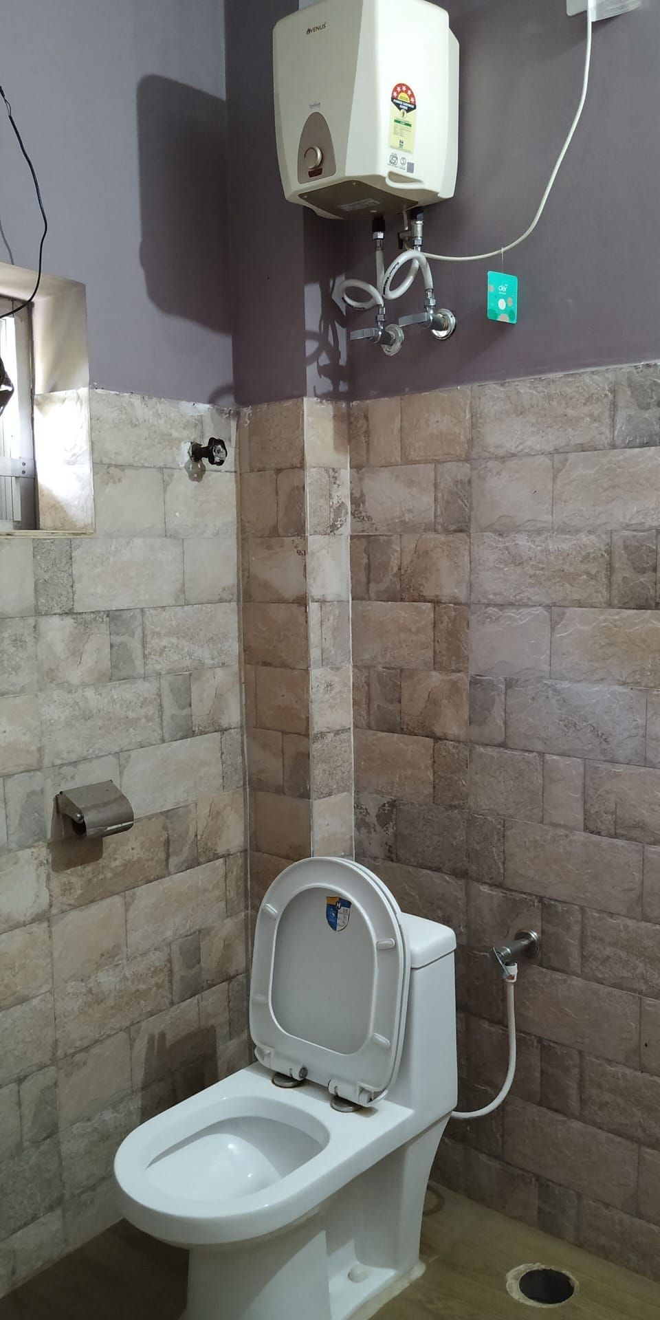 Deluxe Room, Lake View (AC) | Bathroom | Shower, deep soaking tub, free toiletries, bathrobes