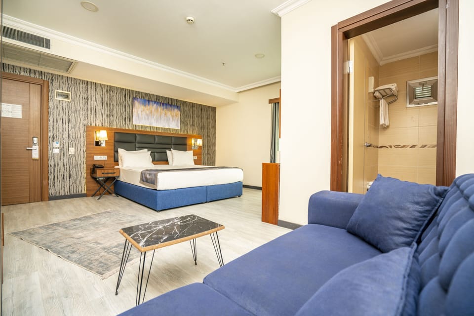 Deluxe Room | Premium bedding, in-room safe, iron/ironing board