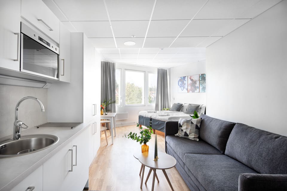 Luxury Studio Suite | Living area | Plasma TV