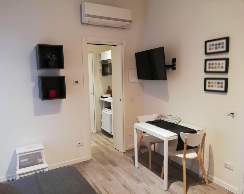 Apartment, 1 Bedroom | In-room dining