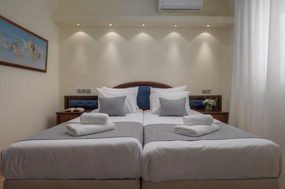 Twin Room | In-room safe, desk, iron/ironing board, free WiFi