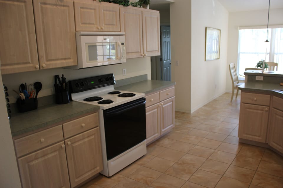 House, 3 Bedrooms | Private kitchen | Coffee/tea maker, fridge, oven, toaster