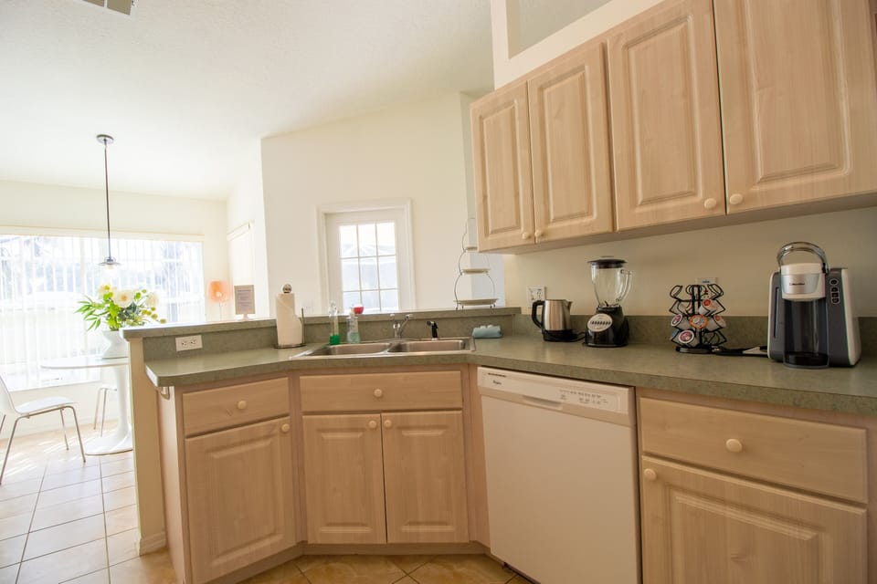 House, 3 Bedrooms | Private kitchen | Coffee/tea maker, fridge, oven, toaster