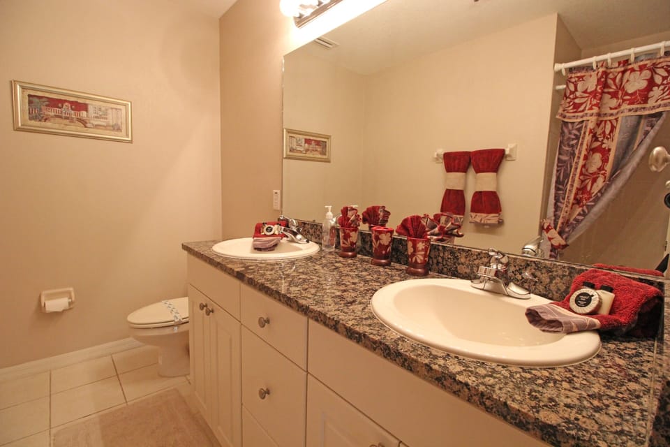 Apartment, 3 Bedrooms | Bathroom | Towels