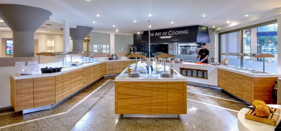 Breakfast, lunch, dinner served; Mediterranean cuisine 