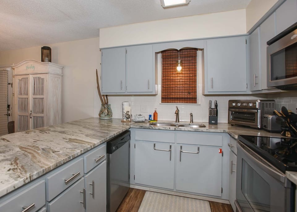 Condo, 2 Bedrooms, 2 Bathrooms | Private kitchen | Fridge, coffee/tea maker, toaster