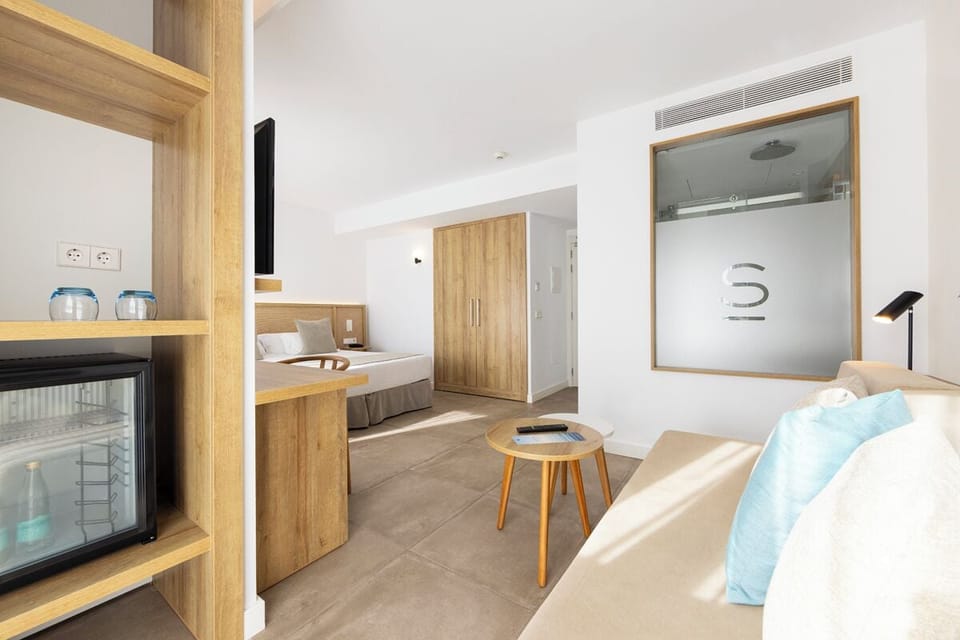 In-room safe, desk, laptop workspace, blackout drapes