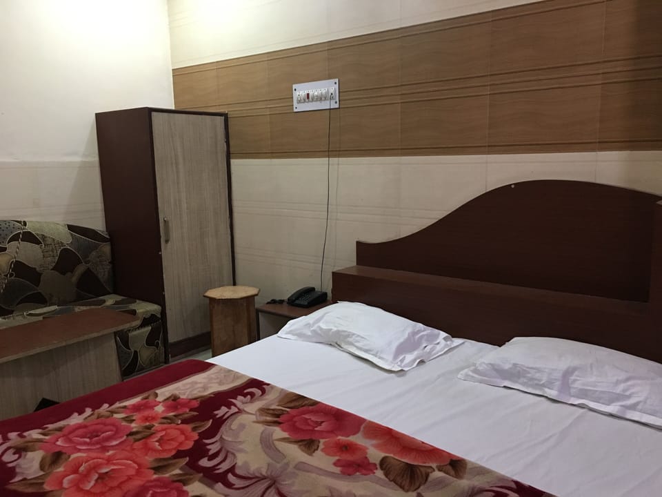 Deluxe Room | Individually furnished, desk