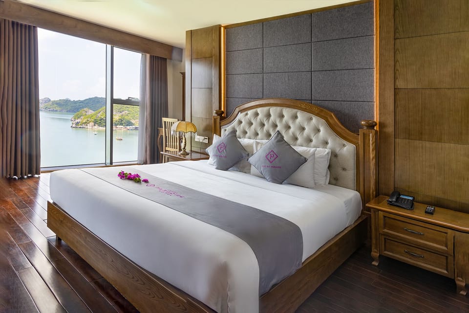 Executive Suite | Premium bedding, down comforters, memory foam beds, minibar