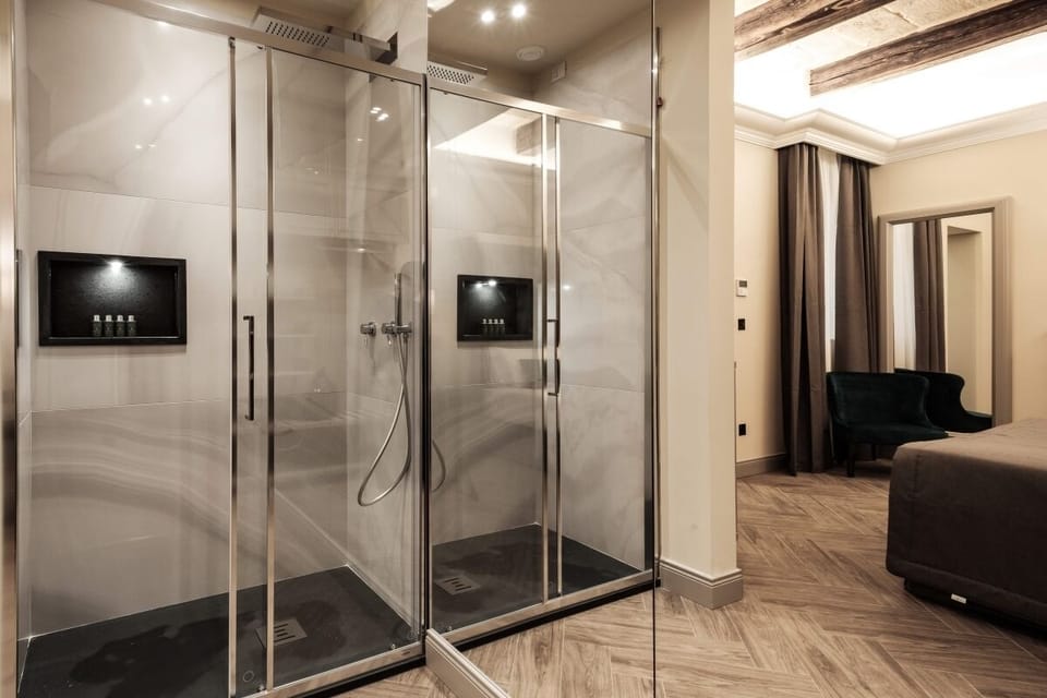 Romantic Double or Twin Room | Bathroom | Shower, free toiletries, hair dryer, bathrobes