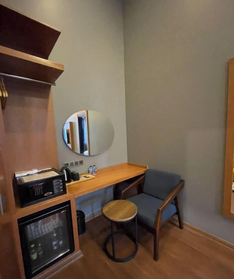 Deluxe Room (deluxe room with jetted tube) | Premium bedding, minibar, in-room safe, desk