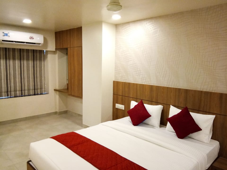 WiFi (free), bed sheets