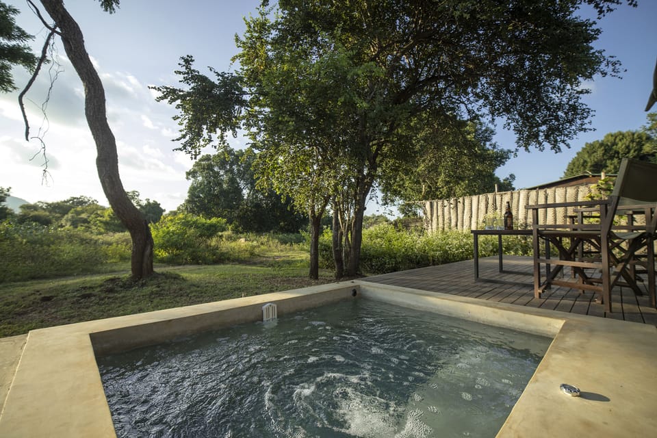 6 outdoor pools