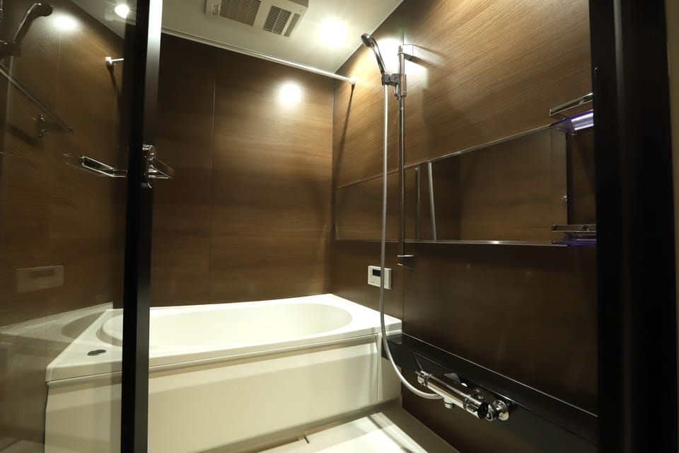 Deluxe Family Room | Bathroom | Separate tub and shower, deep soaking tub, free toiletries, hair dryer
