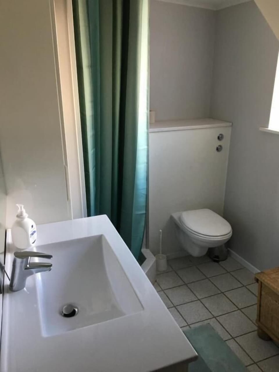 Shower, towels