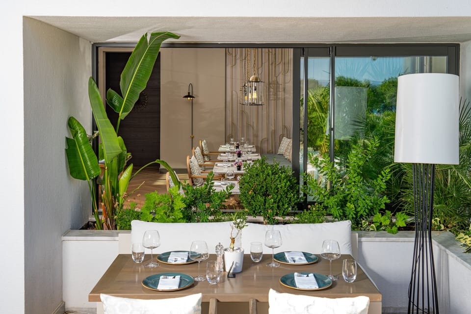 5 restaurants; breakfast, lunch, dinner, and brunch served