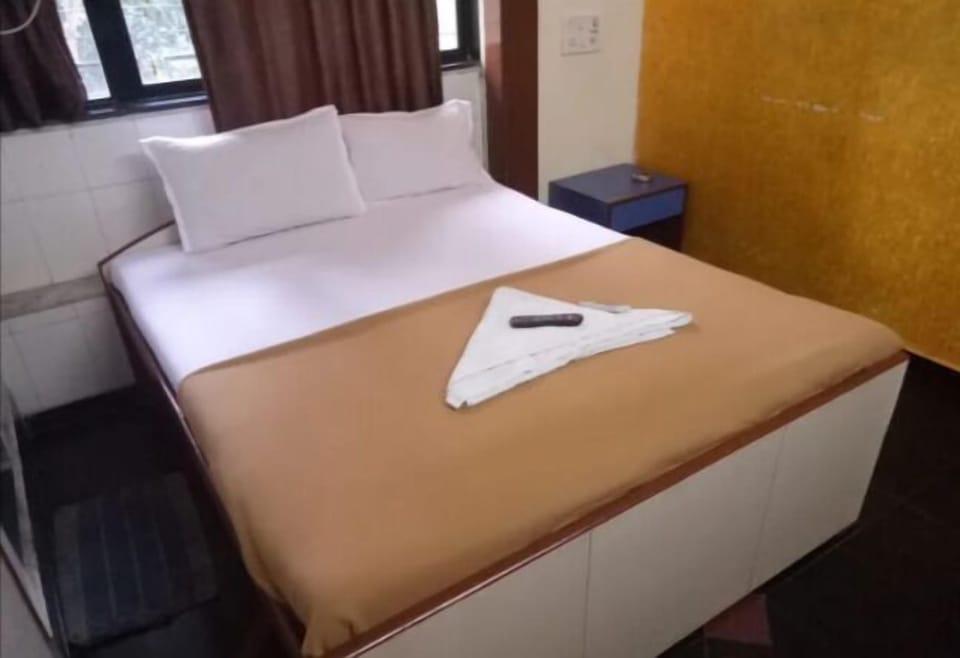 Standard Double Room | Premium bedding, desk, rollaway beds, free WiFi