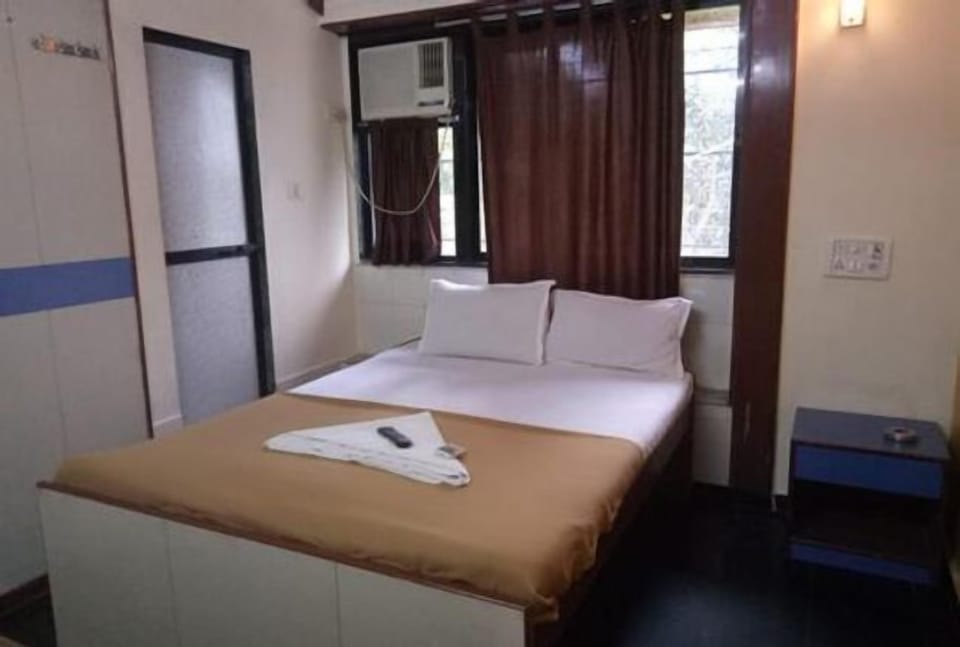 Standard Double Room | Premium bedding, desk, rollaway beds, free WiFi
