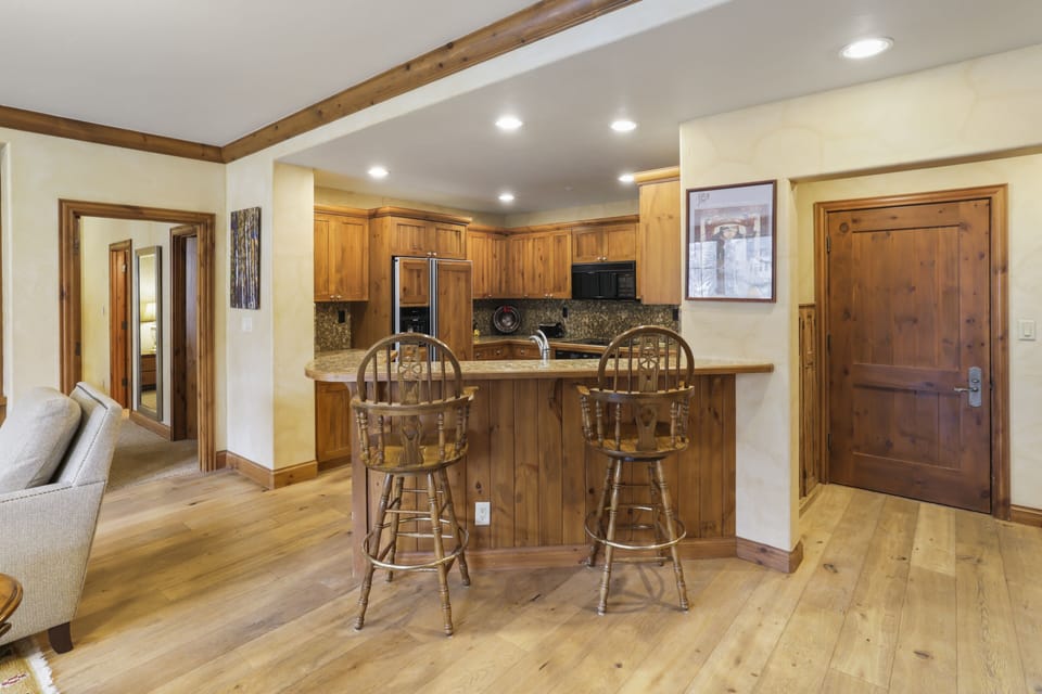 Condo, 2 Bedrooms | Private kitchen | Fridge, oven, coffee/tea maker, toaster
