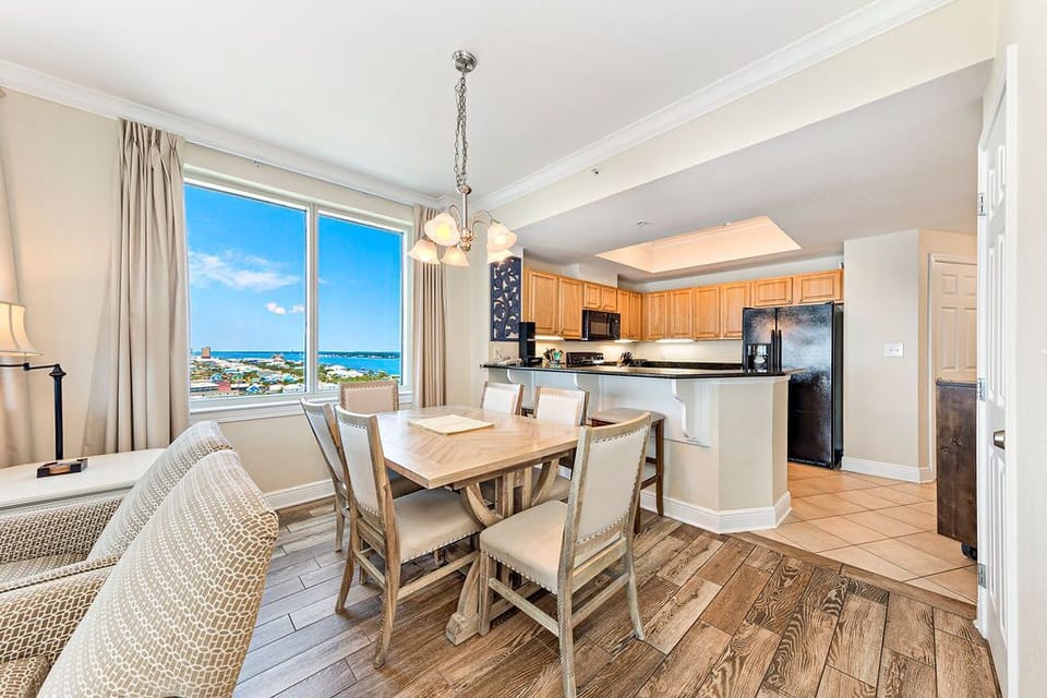 Condo, 2 Bedrooms, Balcony, Beach View (1509) | In-room dining