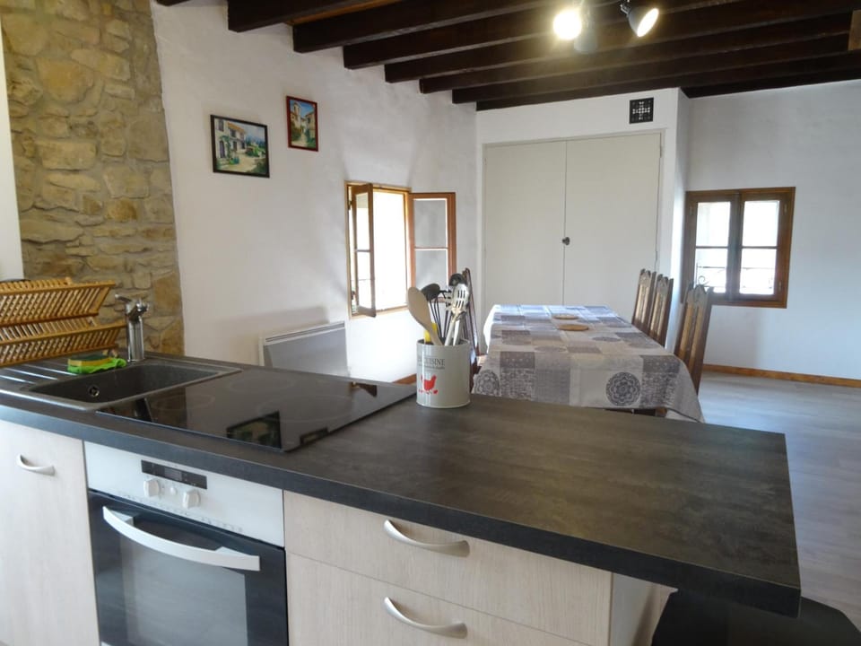 Shared fridge, microwave, stovetop, electric kettle