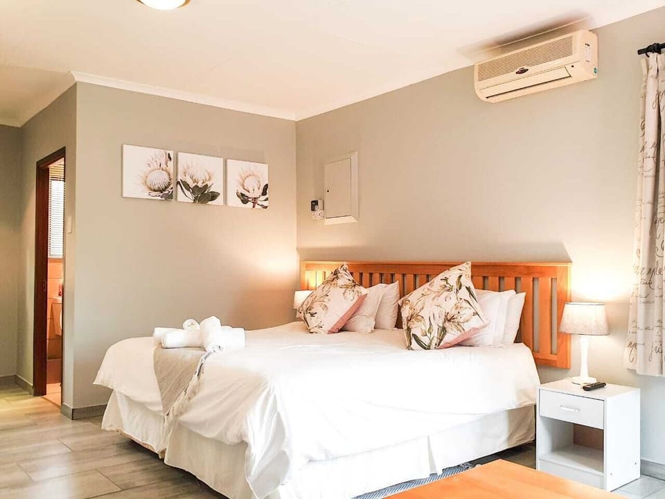 Family Room | Down comforters, in-room safe, desk, WiFi (free)